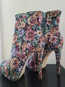 Brand new women bootis Size 8 - Photo 2
