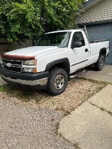 2006 Silverado 2500HD, 6 Liter, Gas, 404,000 KM. $1875 - Photo 2