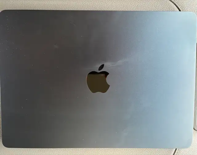 MacBook Air M2 13-inch