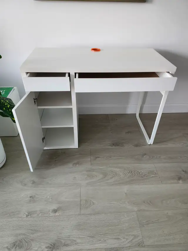 Bureau d'étudiants (es) ou Bureau d'ordinateur L: 40.5pouces P: