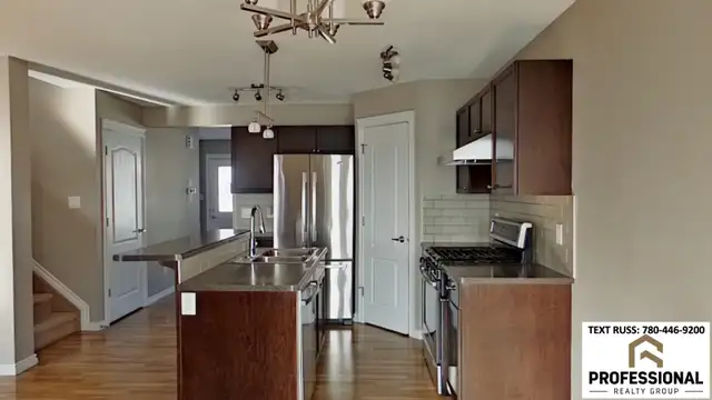 3 Bed / 2.5 Bath Pet Friendly Home in Terwillegar with Garage