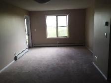 2 Bed   Den, 2 Bath Apartment in Rutherford (SW) - Photo 2