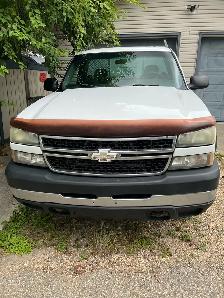 2006 Silverado 2500HD, 6 Liter Gas, Auto,, 404,00 KM Price $1875 - Photo 2