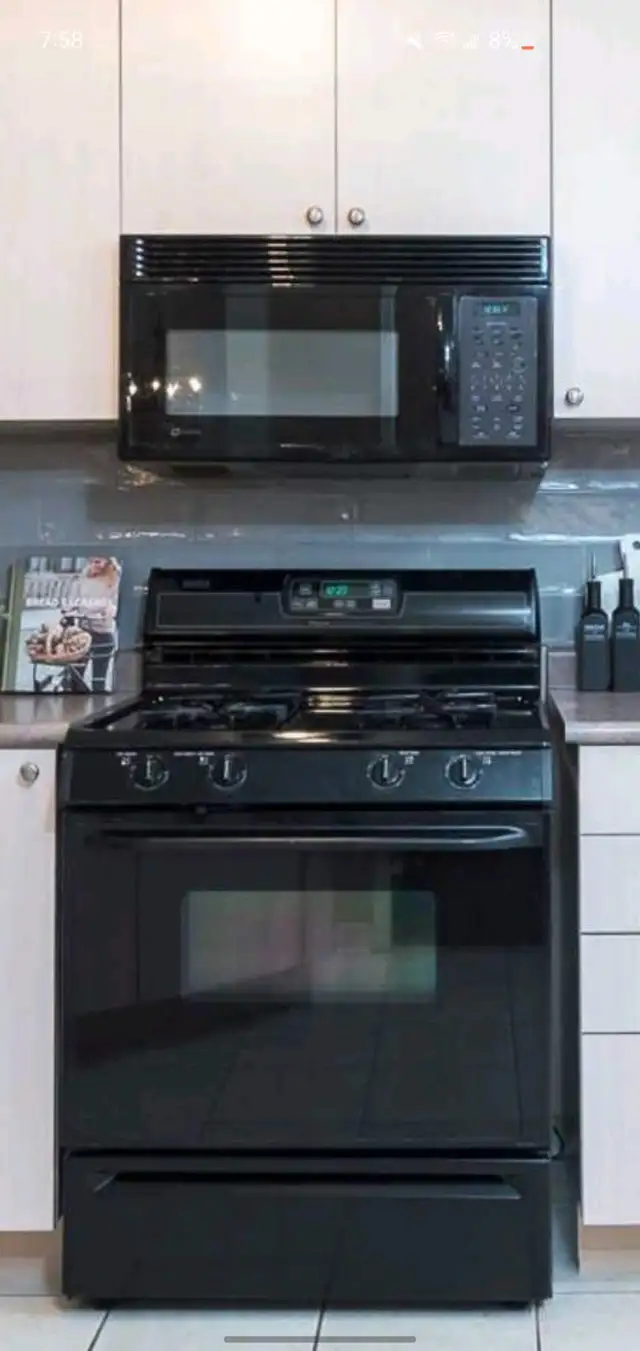 Magic Chef 4 Burner Gas Stove Range Black Works great!
