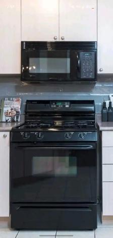 Magic Chef 4 Burner Gas Stove Range Black Works great!