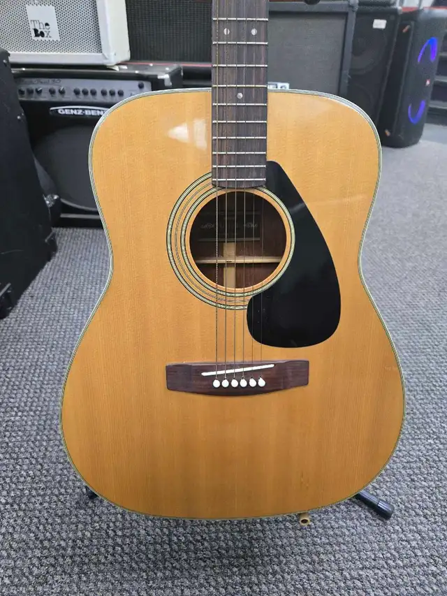 Yamaha FG-160 Acoustic Guitar