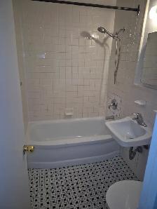 Full one Bedroom Apartment, Large Balcony - Photo 2