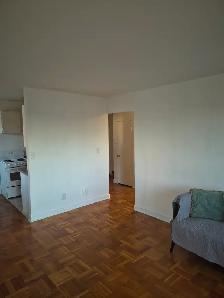 Full one Bedroom Apartment, Large Balcony - Photo 4