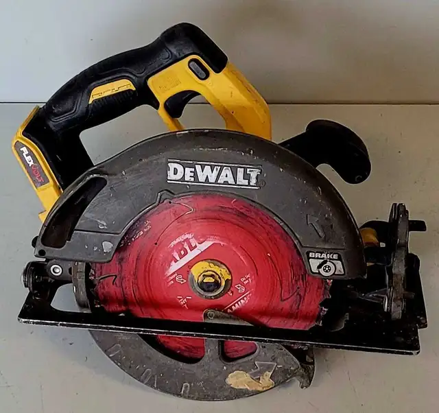DEWALT FLEXVOLT 60V MAX  7-1/4' Circular Saw (32344474)