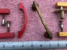 Vintage assorted cupboard door/drawer pulls - Photo 3