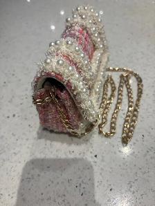 Pink purse white pearls and gold colored chain - Photo 2