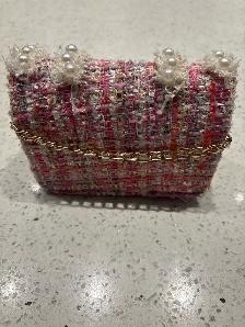 Pink purse white pearls and gold colored chain - Photo 3