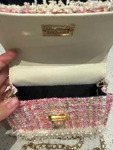 Pink purse white pearls and gold colored chain - Photo 4