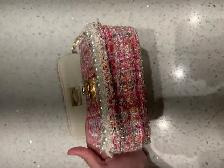 Pink purse white pearls and gold colored chain - Photo 5