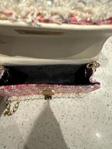 Pink purse white pearls and gold colored chain - Photo 6