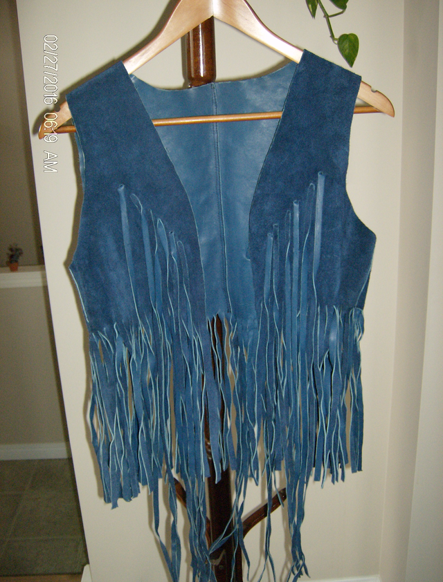 LEATHER VEST WITH FRINGES