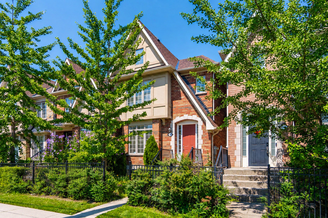Freehold Townhome In Churchill Meadows!