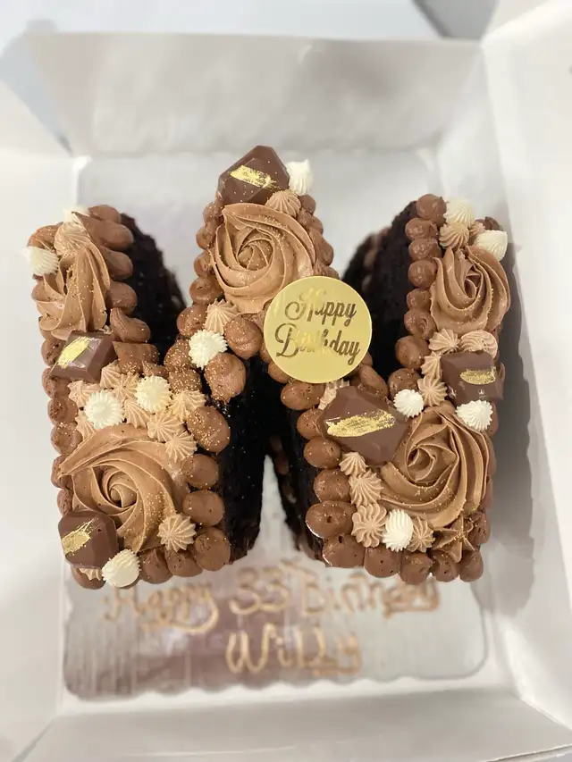 letter cakes, stunning cakes Milton custom cakes desserts