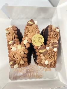 letter cakes, stunning cakes Milton custom cakes desserts - Photo 2