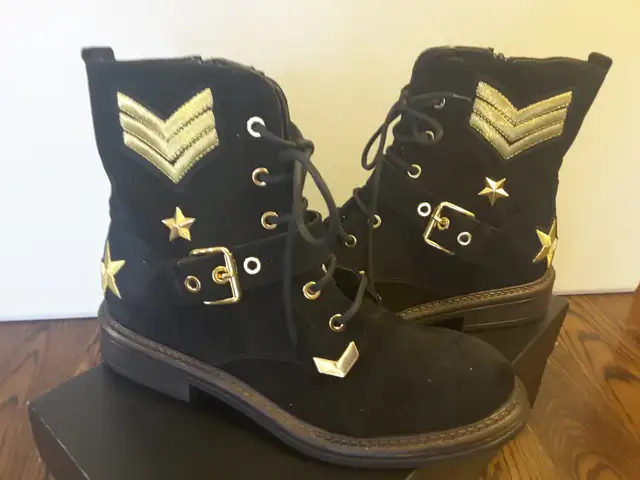 Brand New Women leather boots Size 9.5