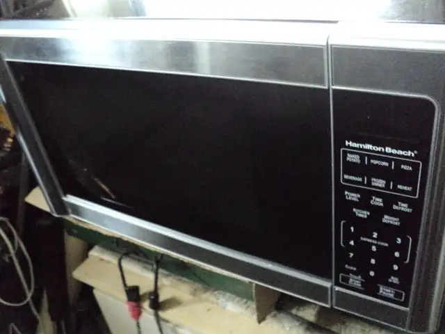 Hamilton Beach 1000 Watt Microwave CLEAN $20 CALLS ONLY PLEASE!