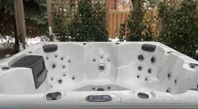 Door Crasher Sale! New 8 Seater Spa - 56 Jets - Free Delivery HU