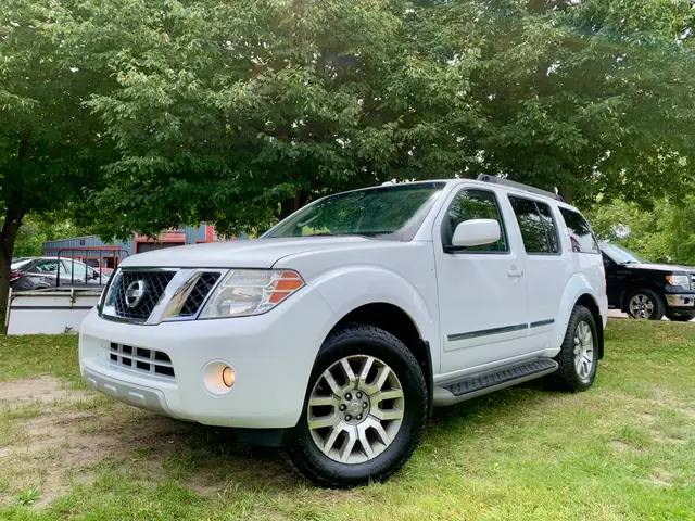2010 PATHFINDER LOW KM LOADED CERTIFIED ALBERTA