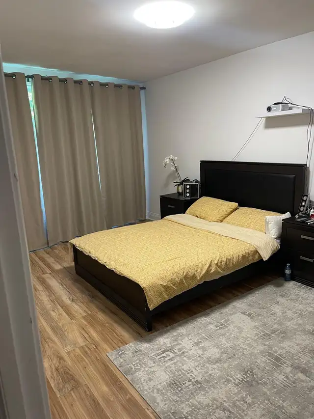 IMMEDIATELY AVAILABLE 4 1/2 near Metro University of Montreal