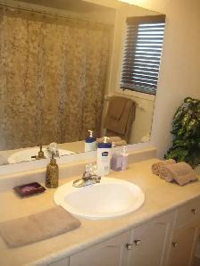 Bachelor Studio-Sized Room For Rent in Milton For Female - Photo 5