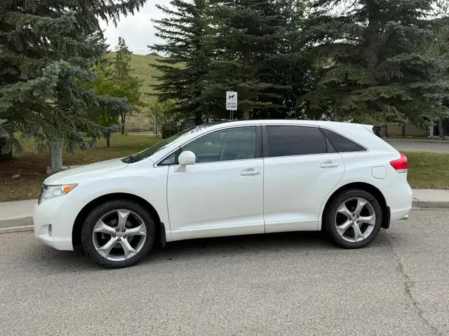 2011 TOYOTA VENZA rem start/ no accident