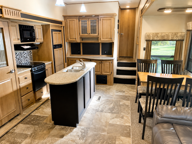 2015 CrossRoads Cruiser 40' 5th Wheel - Bunkhouse - Outdr Kitche