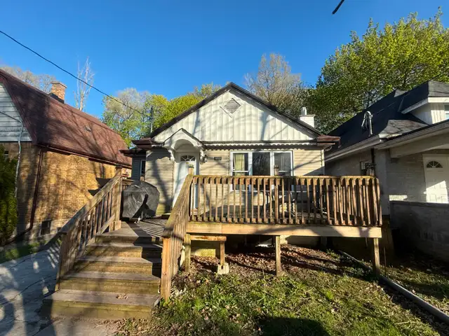 Rooms in Detached house for lease close to Western University