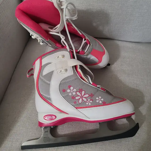 Brand New Hespeler Skates Size J 4 US