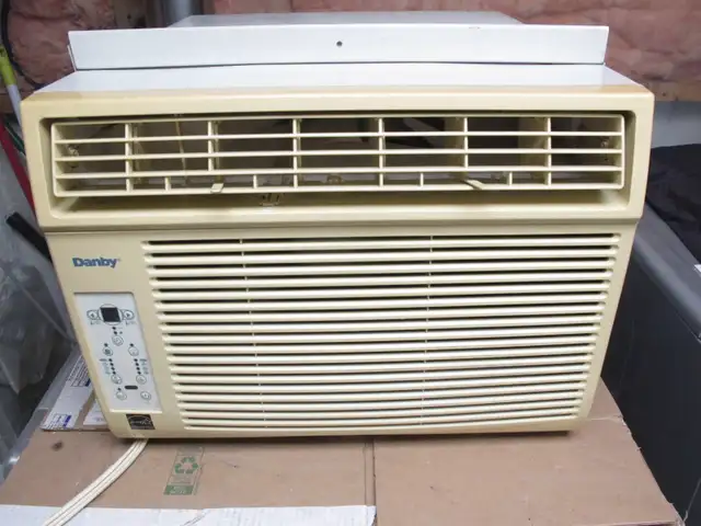 Powerful 10,000BTU Danby window AC, works great clean