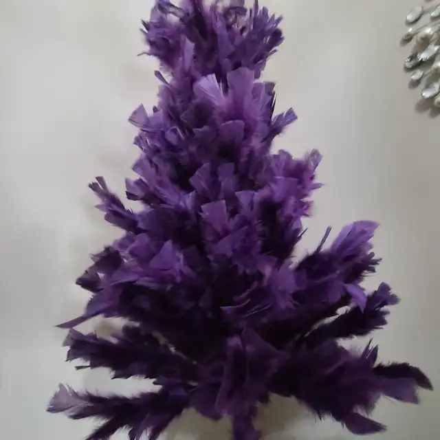 Feathers Christmas tree H 4' with accessories