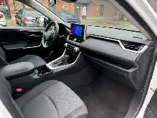 2025 Toyota RAV4 Hybrid XLE AWD, ONE OWNER, ACCIDENT FREE - Photo 9