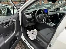2025 Toyota RAV4 Hybrid XLE AWD, ONE OWNER, ACCIDENT FREE - Photo 14