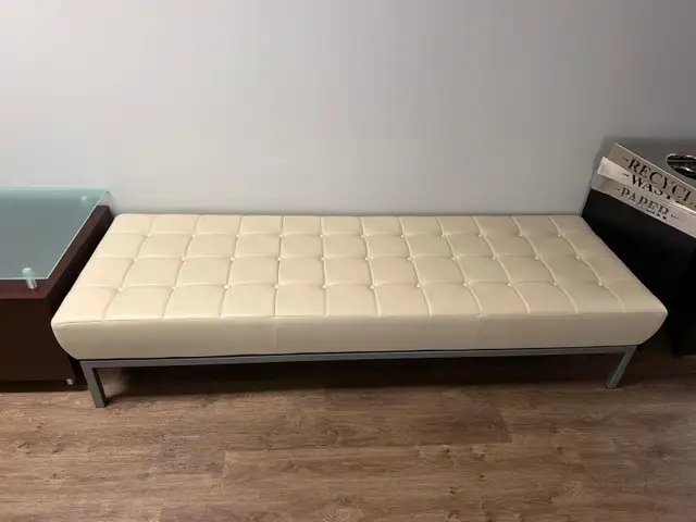 Global Ottoman | $500-Excellent Condition-Call us now!