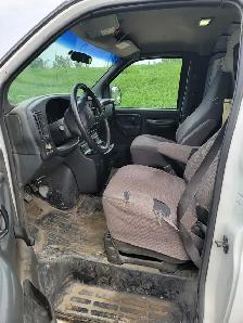 2002 Chevrolet Express - Photo 19