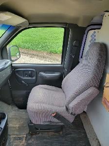 2002 Chevrolet Express - Photo 20