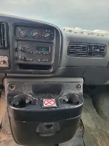 2002 Chevrolet Express - Photo 21