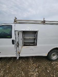 2002 Chevrolet Express - Photo 23
