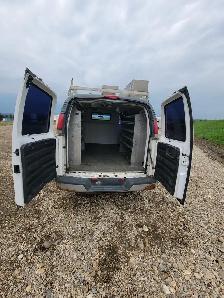 2002 Chevrolet Express - Photo 24