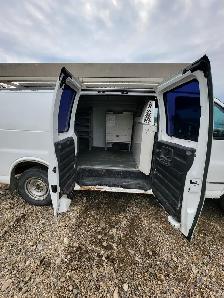2002 Chevrolet Express - Photo 26