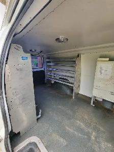 2002 Chevrolet Express - Photo 29