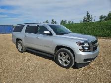 2020 Chevrolet Suburban - Photo 2