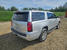 2020 Chevrolet Suburban - Photo 4