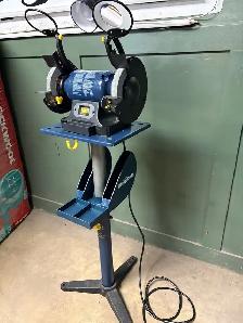 Bench Grinder Mastercraft 6" and Adjustable Stand(Like New)$110