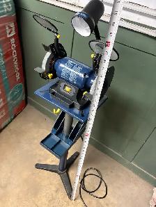 Bench Grinder Mastercraft 6" and Adjustable Stand(Like New)$110 - Photo 4