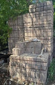 NEW EXPENSIVE abt 1000 pcs of beautiful bricks.